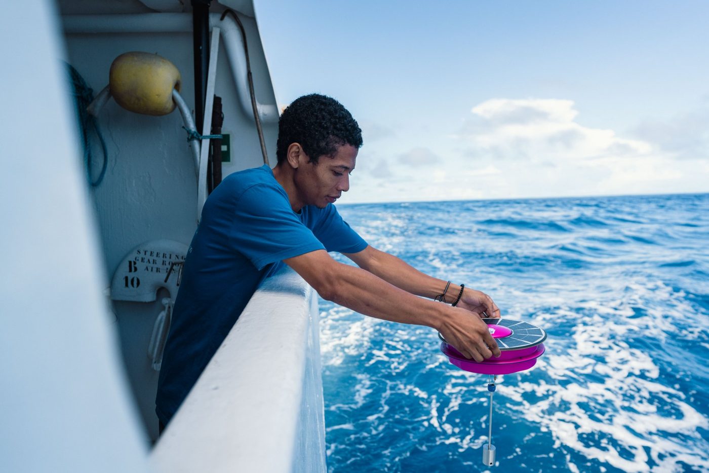Deploying a measuring instrument from the ship.